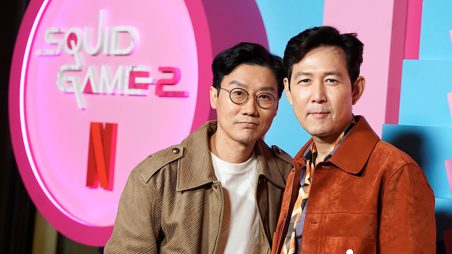 Hvang Donghjok (Hwang Dong-hyuk) és I Dzsongdzse (Lee Jung-jae)