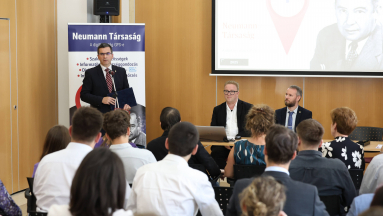 Hatvan pályaművet díjazott, az egyetemisták felé nyit a Neumann Társaság kép