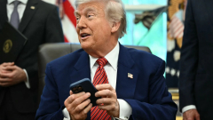 Donald Trump családja mobilszolgáltatót indít és bejelentette az első Trump-mobilt kép