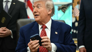 Donald Trump családja mobilszolgáltatót indít és bejelentette az első Trump-mobilt kép