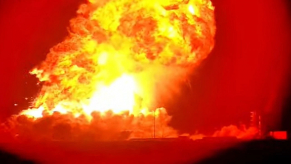 Drámai robbanással végződött a SpaceX rakétatesztje kép