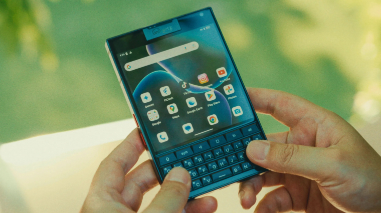 Telefonhívás gombnyomásra: a Titan 2 visszahozza a BlackBerry-élményt kép