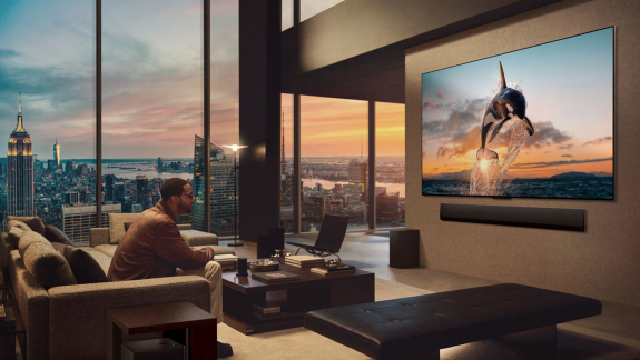 Kábelek nélkül is kompromisszummentes: itt az LG OLED evo M5 kép