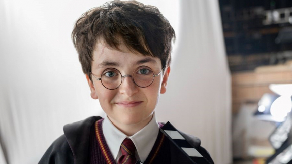 Hivatalosan is elindult a Harry Potter sorozat forgatása, itt az első kép a címszereplőről jelmezben kép