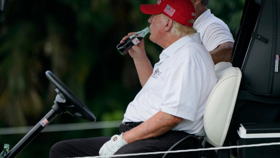 Donald Trump belenyúlt a kólába, a Coca-Cola változtat a recepten kép