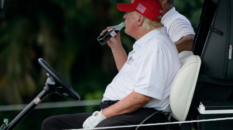 Donald Trump belenyúlt a kólába, a Coca-Cola változtat a recepten bevezetőkép