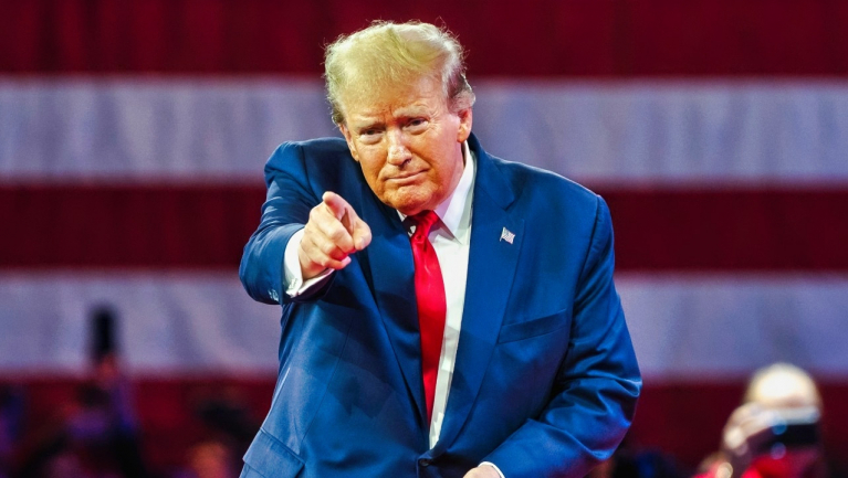 Donald Trump új globális vámok kivetésével reagált, miután a Legfelsőbb Bíróság megsemmisítette a régieket fókuszban