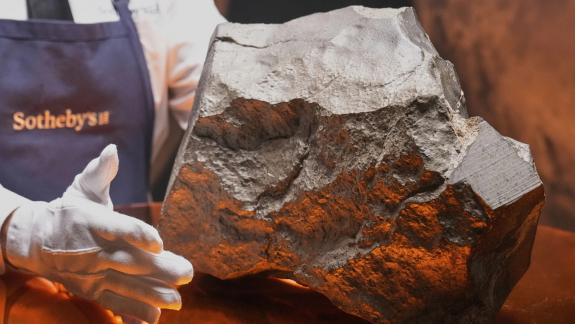 Majdnem kétmilliárd forintért kelt el a Mars egy darabkája kép