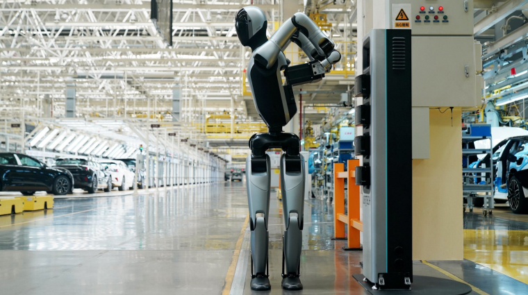 A kínai Walker S2 robot már saját magának is képes akkumulátort cserélni kép