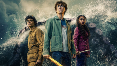 Percy Jackson találkozik féltestvérével a sorozat második évadának előzetesében kép