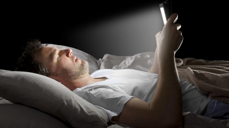 Összenőttek a magyarok a mobiltelefonjukkal kép