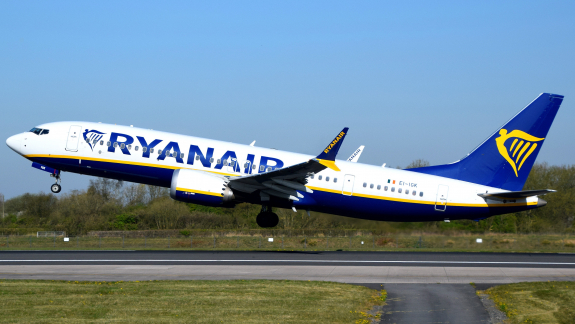 A Gazdasági Versenyhivatal eljárást indított a Ryanair ellen a nem túl fogyasztóbarát megoldásai miatt kép