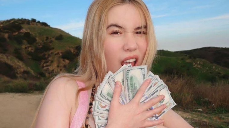 Lil Tay felnőtt, belépett az OnlyFansre, és három óra alatt kaszált egymillió dollárt kép