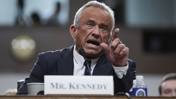 A Reuters szerint RFK Jr. kérésére törölt két kanyaróhalált a CDC a nyilvános adatokból kép