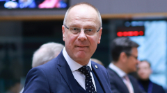Kínaiul és hollandul is beszél az AI Navracsics Tibor kép