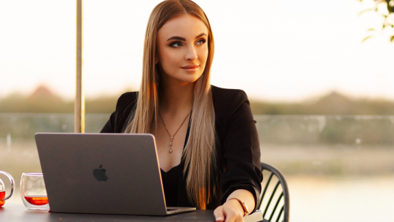 Hidak építése a tudományban és a munkaerőpiacon: A Meló-Diák Észak-Dunántúl szerepe a felsőoktatás globális nyitásában kép