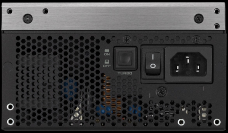 Szolid hátsó traktus maximális hűtést kapcsoló Turbó móddal. Hasznos funkció, de inkább a csendes, olykor teljesen hangtalan működésnek fogsz igazán örülni