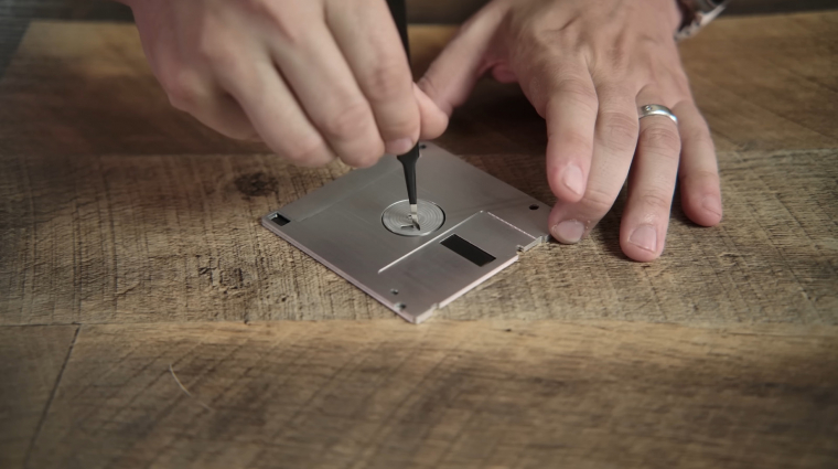 Így építhetsz otthon saját floppy lemezt kép