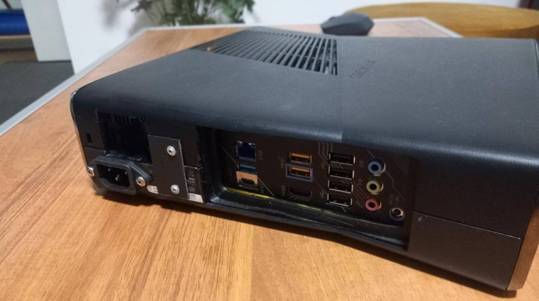 Minden idők legerősebb Xbox 360-ja valójában egy trükkösen összerakott gamer PC kép