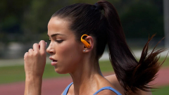 Az Apple bemutatta az új Powerbeats Fit fülhallgatókat kép