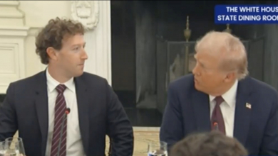 Videón, hogy valójában mennyire van Trump zsebében Mark Zuckerberg kép