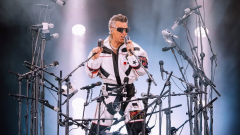 Robbie Williams NEM öltözött Kapu Tibornak budapesti koncertjén kép