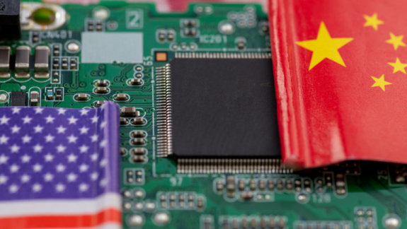 Több mint háromszor annyit fordított a chipgyártásra Kína mint az USA az elmúlt évtizedben kép
