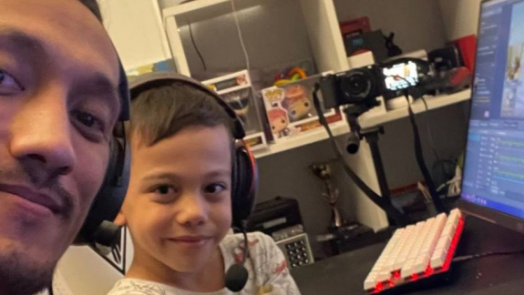 Egy CS2 csapat leszerződtetett egy 8 éves gyereket kép