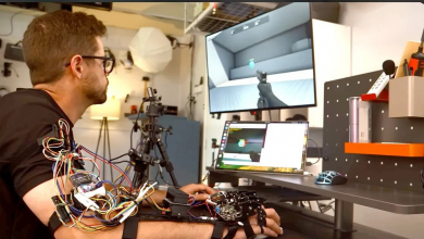 Házilag épített exoskeleton segít a célzásban ennek a youtubernek kép