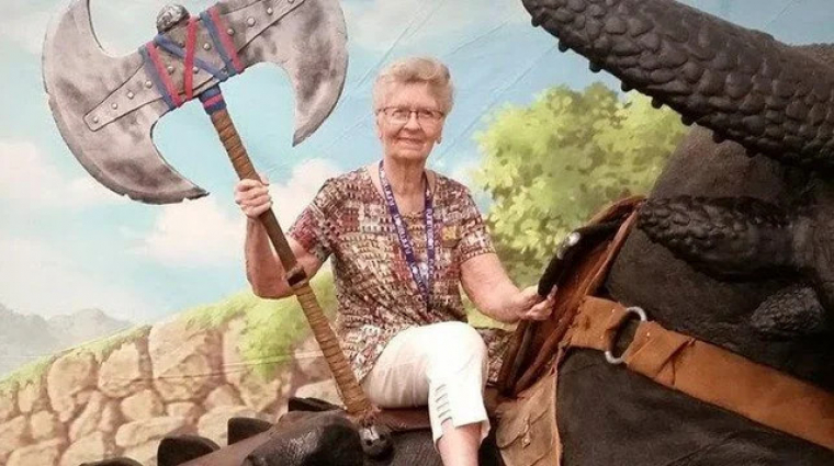 Na, most már aztán tényleg nyugdíjba ment a Skyrim-nagyi bevezetőkép