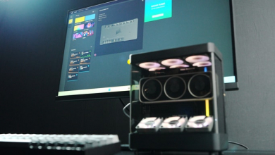 Ez az apró akvárium egy RTX 4070-et bújtat, amit 13 ventilátor próbál féken tartani kép