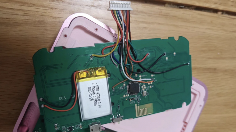 A nap hőse a srác, aki egy 13 éves iPhone-ból csinált egy kézi konzolt kép