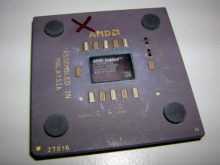 Az első kereskedelmi forgalomban kapható 1 GHz-es CPU, amely tuninggal még tovább feszegette a teljesítményhatárokat