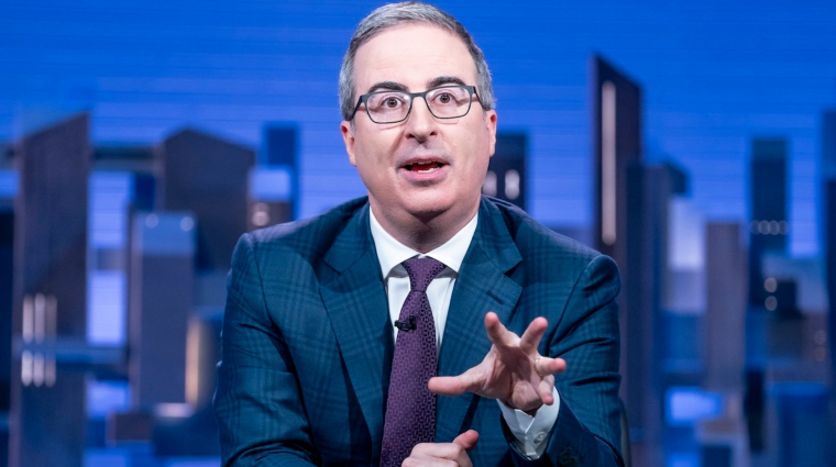 John Oliver élesen kritizálta Bari Weiss kinevezését a CBS News élére bevezetőkép