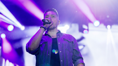 Ákos nem hiszi el, hogy az emberek nem kíváncsiak a róla szóló filmre kép