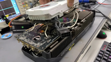 Ezen az RTX 5070 Ti-on van egy hatalmas lyuk és egy RX 580 tartja életben kép