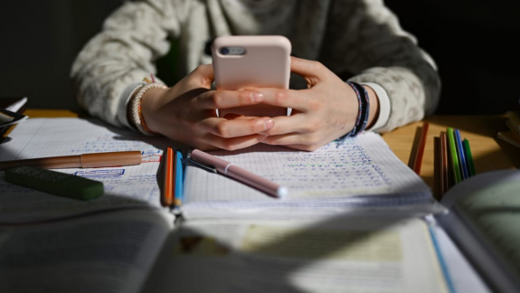 A 15 éves srác ejtette a vádat a Facebook és az Instagram ellen kép