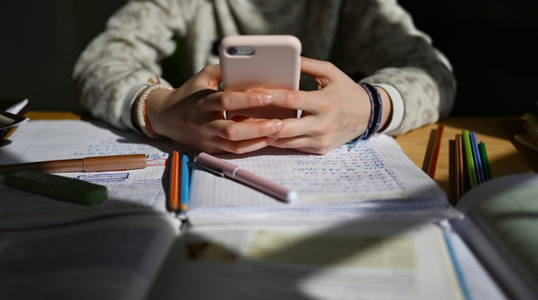 A 15 éves srác ejtette a vádat a Facebook és az Instagram ellen kép