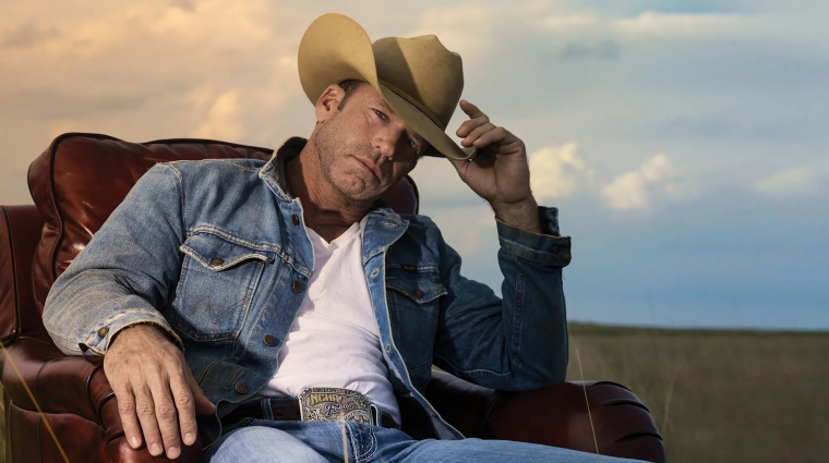 Hivatalos: Taylor Sheridan otthagyja a Paramountot annyi pénzért, amennyit még megszámolni is nehéz bevezetőkép