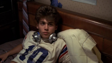 Johnny Depp híres haláljelenete kis híján tragédiába torkollott a Rémálom az Elm utcában forgatásán kép