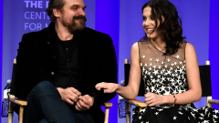 Millie Bobby Brown tisztázta a David Harbour kapcsán felmerült zaklatási vádakat kép