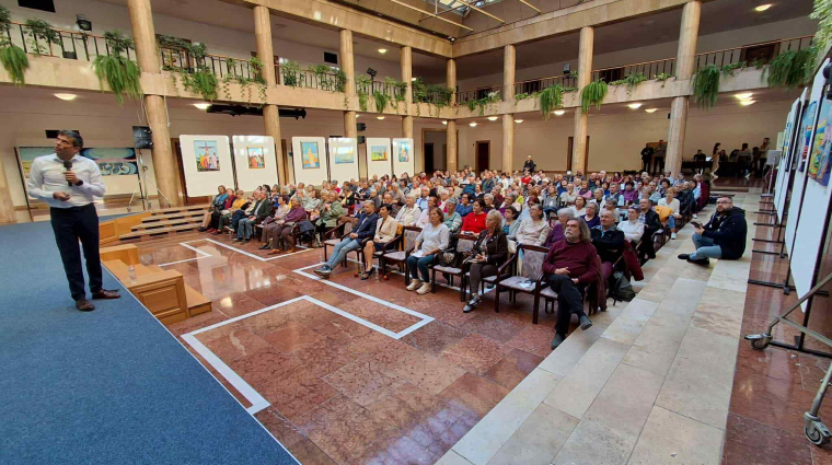 Tudás és közösség: csúcsérdeklődés kísérte a veszprémi Nyugdíjas Egyetem őszi szemeszterének kezdetét! kép