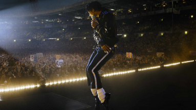 Több millió dollárért forgatták újra a Michael Jackson filmet, hogy kimaradjon egy gyermekmolesztálási ügy kép