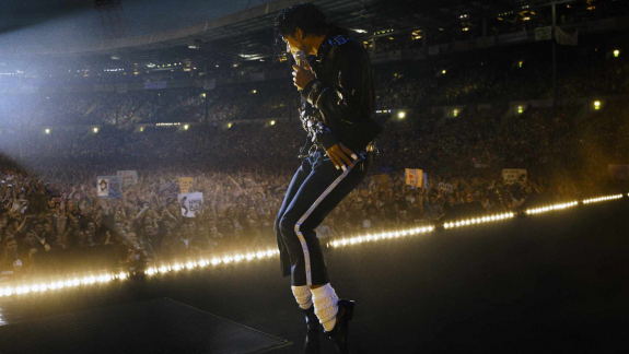 Több millió dollárért forgatták újra a Michael Jackson filmet, hogy kimaradjon egy gyermekmolesztálási ügy kép