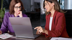 Itt az új laptop-dili! Gombnyomásra nő az új ThinkBook kijelzője kép