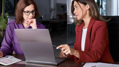 Itt az új laptop-dili! Gombnyomásra nő az új ThinkBook kijelzője kép