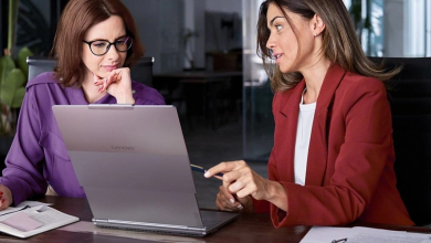 Itt az új laptop-dili! Gombnyomásra nő az új ThinkBook kijelzője kép