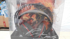 Pasha és Neo aláírásával dísztett bontatlan fejhallgató bukkant fel egy NAV árverésen, e-sport relikvia kerül fillérekért kalapács alá kép