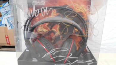 Pasha és Neo aláírásával dísztett bontatlan fejhallgató bukkant fel egy NAV árverésen, e-sport relikvia kerül fillérekért kalapács alá kép