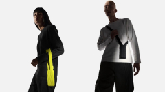 Világszerte elfogyott a nyakba akasztható iPhone zokni kép